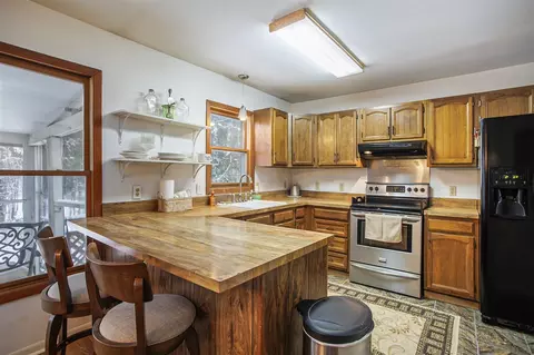 Kitchen - 8295 D, Ceresco, MI 49033 photo 1 of 2