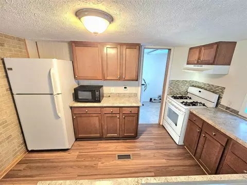 Kitchen - 13122 Riverside, Constantine, MI 49042 photo 3 of 4