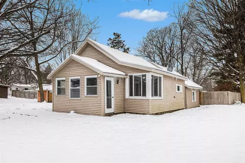 33 Fuller, Saranac, MI 48881