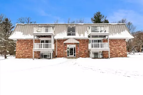 6716 Cascade #46, Grand Rapids, MI 49546