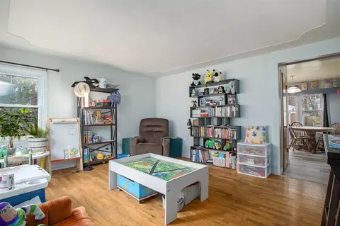 Living - 617 N Gordon, Marshall, MI 49068 photo 1 of 2