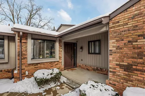 4644 Laurel Clb, West Bloomfield, MI 48323
