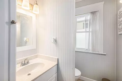Bath - 406 S Webster, Jackson, MI 49203 photo 1 of 2
