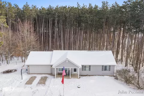 17276 Violet Ruth, Cedar Springs, MI 49319
