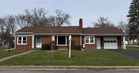 1302 Elmwood, Jackson, MI 49203