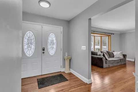 Entry Way - 3352 Reynolds, Jackson, MI 49201 photo 1 of 1