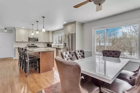 Dining - 3352 Reynolds, Jackson, MI 49201 photo 1 of 1