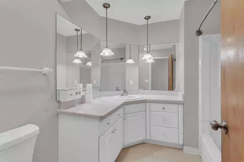 Bath - 3352 Reynolds, Jackson, MI 49201 photo 1 of 3