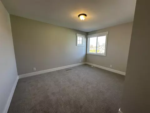 Bedroom - 562 Lincoln Lawns, Walker, MI 49534 photo 4 of 6
