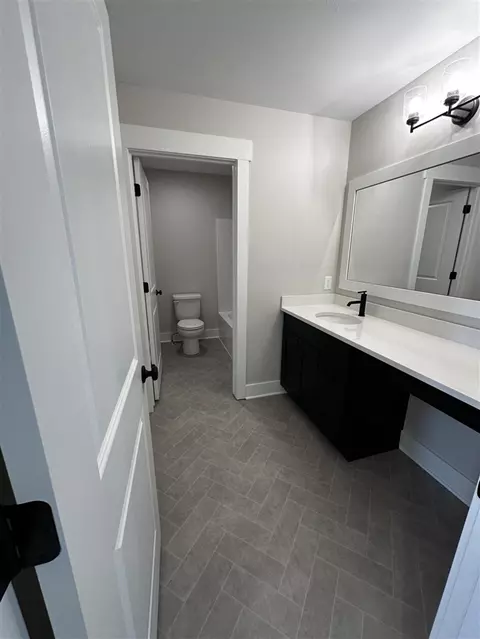 Bath - 562 Lincoln Lawns, Walker, MI 49534 photo 2 of 4