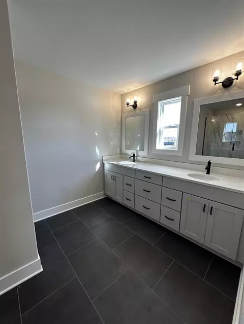 Bath - 562 Lincoln Lawns, Walker, MI 49534 photo 4 of 4
