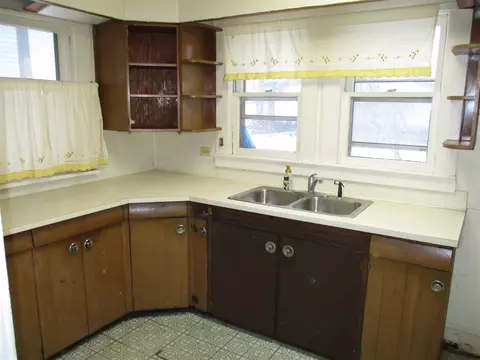 Kitchen - 1712 E Ganson, Jackson, MI 49202 photo 1 of 5