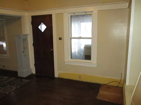 Living - 1712 E Ganson, Jackson, MI 49202 photo 1 of 4