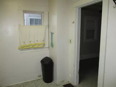 Kitchen - 1712 E Ganson, Jackson, MI 49202 photo 5 of 5