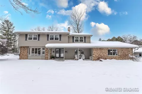 160 Sorrento, Holland, MI 49423