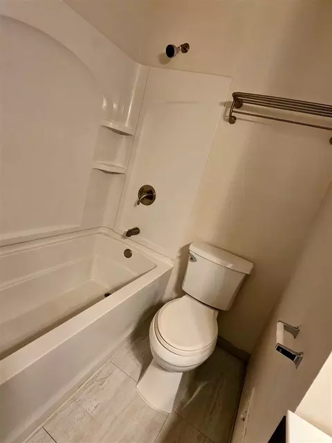 Bath - 15700 Oakbrook, Romulus, MI 48174 photo 2 of 4