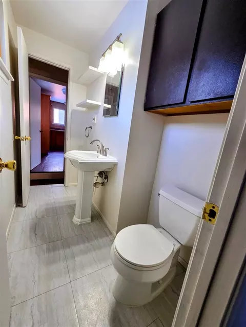 Bath - 15700 Oakbrook, Romulus, MI 48174 photo 3 of 4