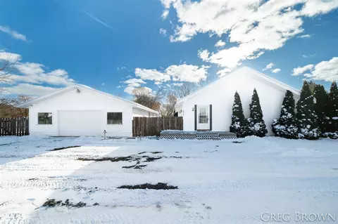 6978 N Whites Brg, Belding, MI 48809