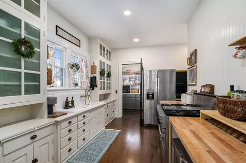 Kitchen - 229 S Riverview, Kalamazoo, MI 49004 photo 1 of 3