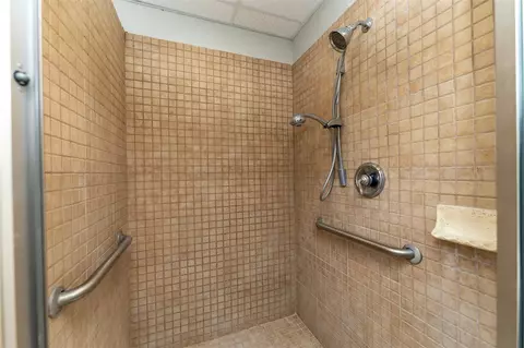 Bath - 4736 S Rolland, Blanchard, MI 49310 photo 5 of 6