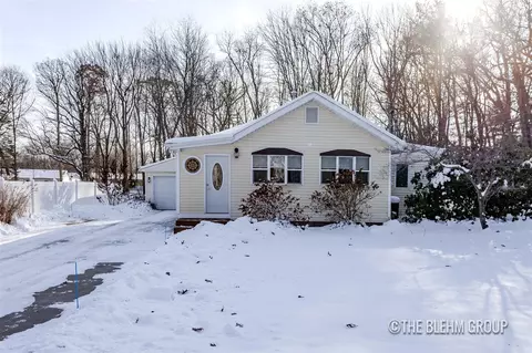 550 Clark, Comstock Park, MI 49321