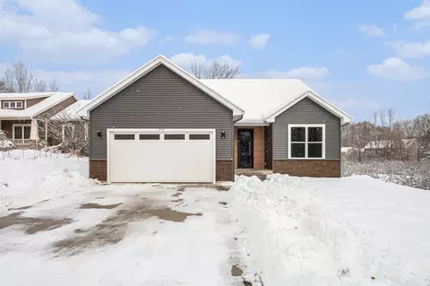 2727 Bridge Pl, Grand Rapids, MI 49525