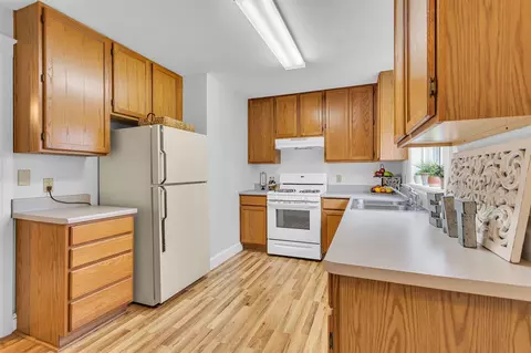 Kitchen - 109 Edgewood, Jackson, MI 49201 photo 2 of 3