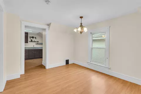 Dining - 109 Edgewood, Jackson, MI 49201 photo 3 of 3