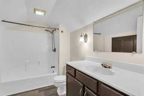 Bath - 109 Edgewood, Jackson, MI 49201 photo 3 of 4