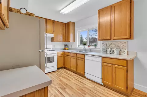 Kitchen - 109 Edgewood, Jackson, MI 49201 photo 1 of 3