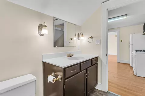 Bath - 109 Edgewood, Jackson, MI 49201 photo 4 of 4