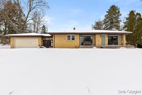 1715 Oswego, Grand Rapids, MI 49504