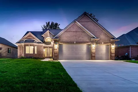8136 Hunters Rdg, Newport, MI 48166