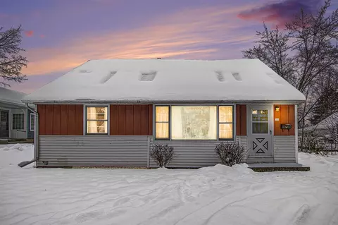 210 Oakhurst, Kalamazoo, MI 49001