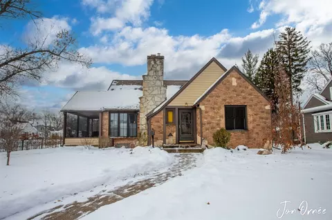550 Washington, Holland, MI 49423