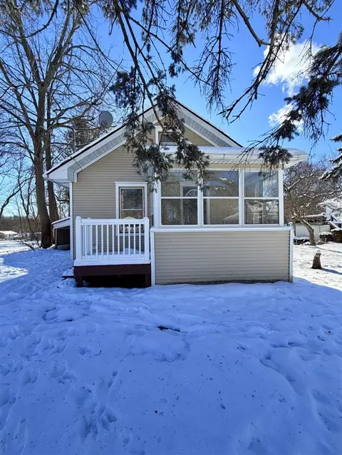 Exterior - 3139 Mott, Jackson, MI 49203 photo 2 of 6
