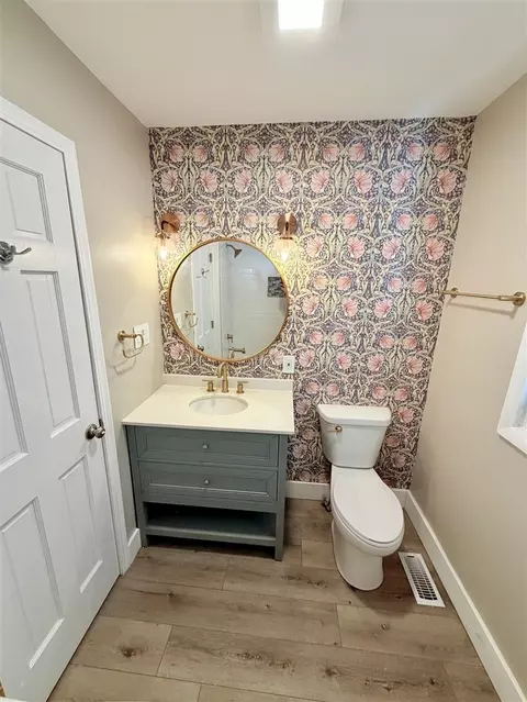 Bath - 3139 Mott, Jackson, MI 49203 photo 1 of 2