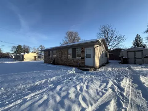 3725 Alpine, Lansing, MI 48911