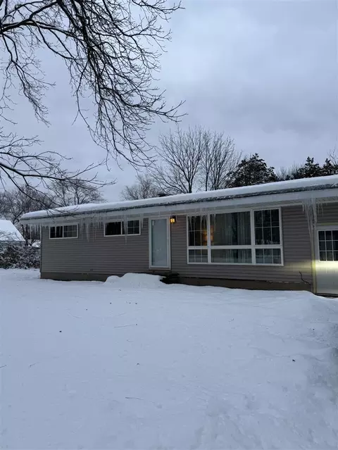 4038 S Quarterline, Muskegon, MI 49444
