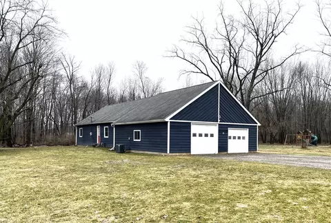 557 W James, Lawrence, MI 49064