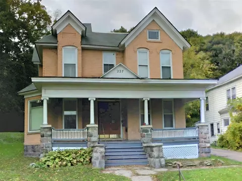 227 Douglas, Kalamazoo, MI 49007