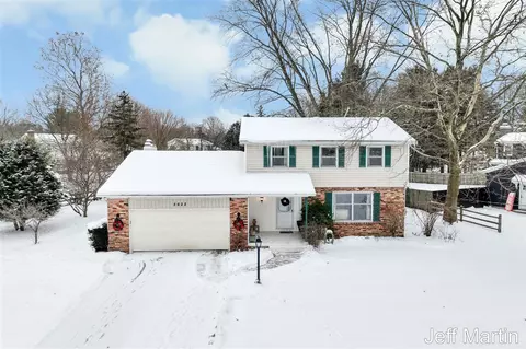 5622 Far Hl, Grand Rapids, MI 49546