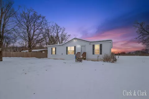 15139 2nd, Howard City, MI 49329