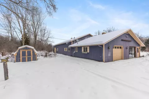 789 7th, Plainwell, MI 49080