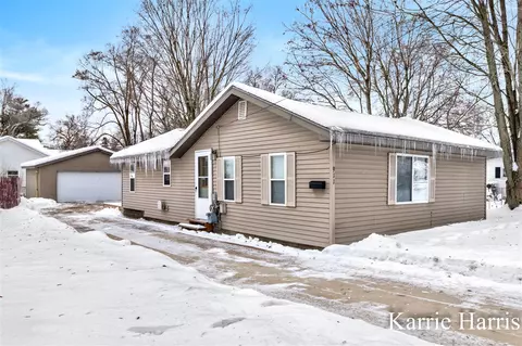 911 E Pearl, Greenville, MI 48838