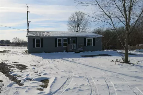 1137 Jonesville, Quincy, MI 49082