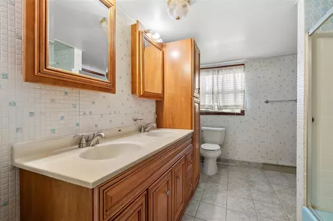 Bath - 412 6th, Three Rivers, MI 49093 photo 2 of 3