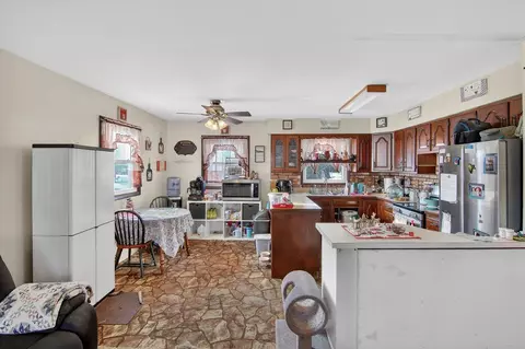 Kitchen - 908 Springcrest, Jackson, MI 49203 photo 4 of 4