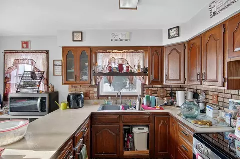 Kitchen - 908 Springcrest, Jackson, MI 49203 photo 3 of 4