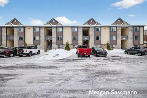18400 N N Rdg #8, Spring Lake, MI 49456